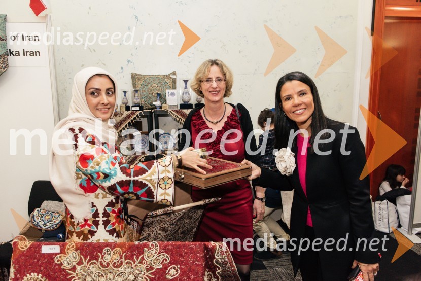  ... ;  Ursula Szabo, koordinatorka, SILA IWCL Bazar;  Marta Berglez, predsednica združenja SILA-IWCLV Ljubljani navdušil že 25. bazar Sila