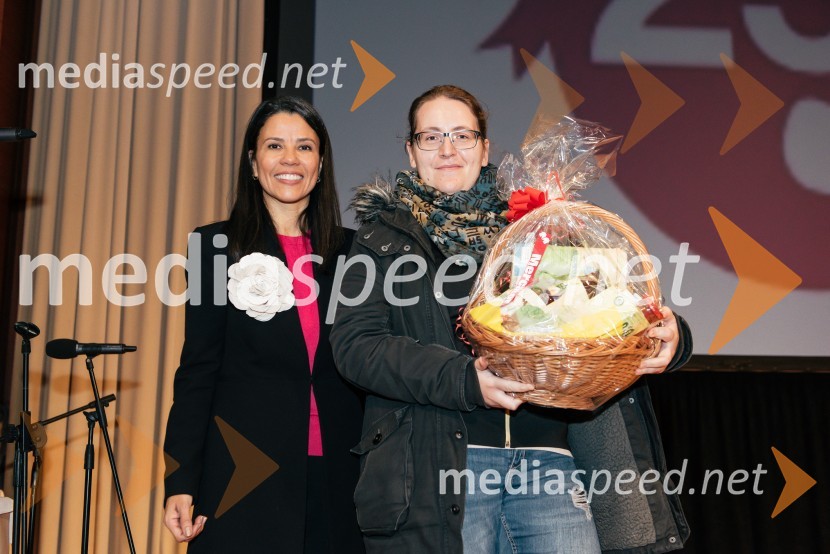  Marta Berglez, predsednica združenja SILA-IWCL;  ... V Ljubljani navdušil že 25. bazar Sila