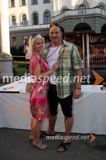 Petra Slapar, pevka in njen mož Robert Lavtar, Center alternative AltorionPozdrav poletju 2008