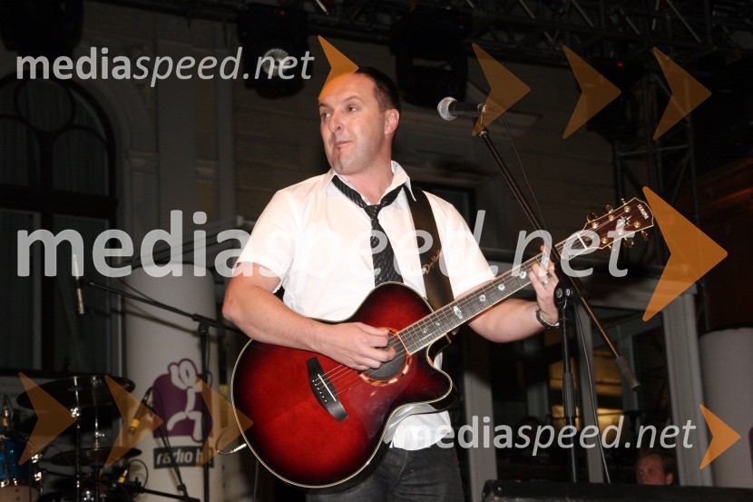 Frenk Nova, pevecPozdrav poletju 2008