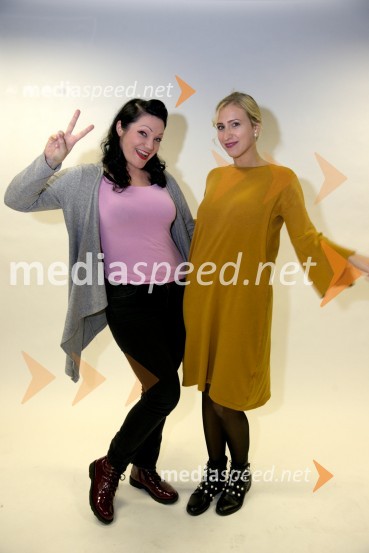 Maša Golob, violinistka in Maja Založnik, pevka