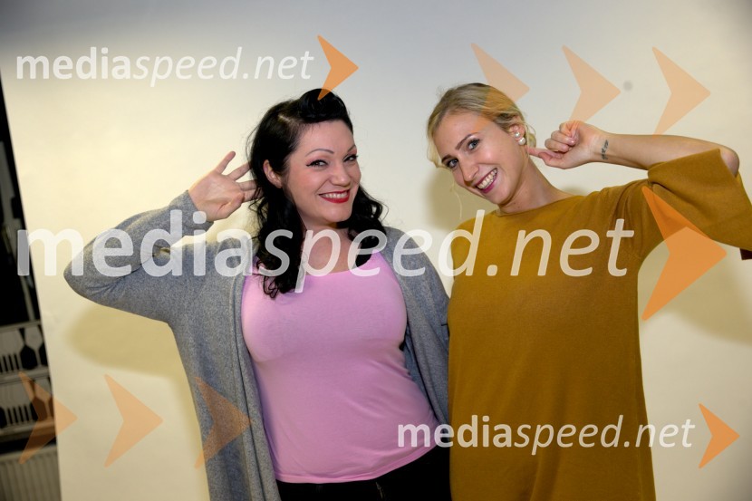 Maša Golob, violinistka in Maja Založnik, pevka