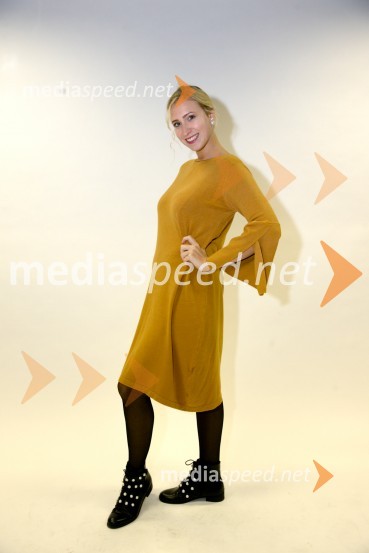 Maša Golob, violinistka in Maja Založnik, pevka