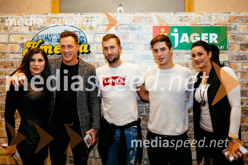  Natalija Bratkovič, radijska in TV moderatorka;  Denis Toplak, finalist resničnostnega šova Kmetija 2018;  Nik Triler, finalist resničnostnega šova Kmetija 2018;  Franko Bajc, finalist resničnostnega šova Kmetija 2018;  Aneta Andollini, finalistka resničnostnega šova Kmetija 2018Druženje s tekmovalci Kmetije