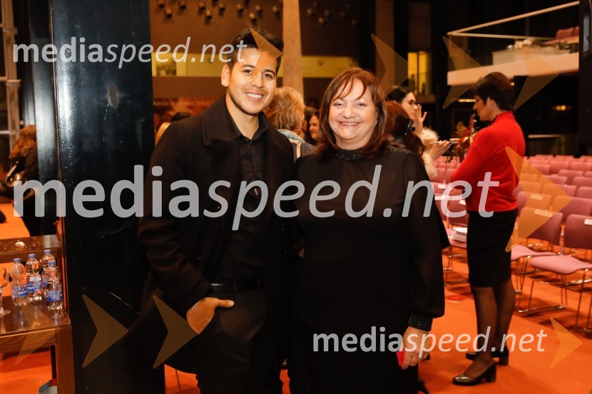   Isaac Palma, pevec;  Marta Krpič, urednica ŽenskeLjudje odprtih rok leta 2018