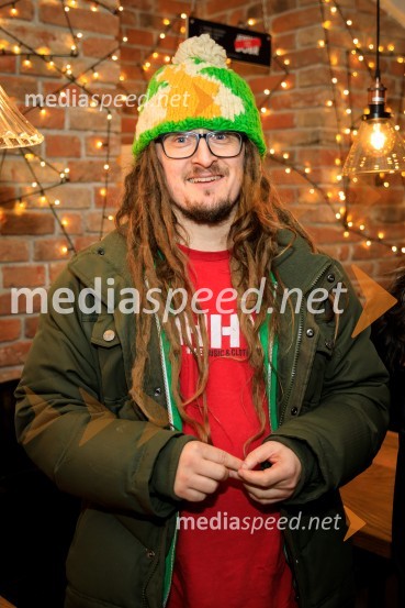  Mare Godnjavec - Jizah, radijski moderatorDruženje hišnih glasbenikov založbe Nika