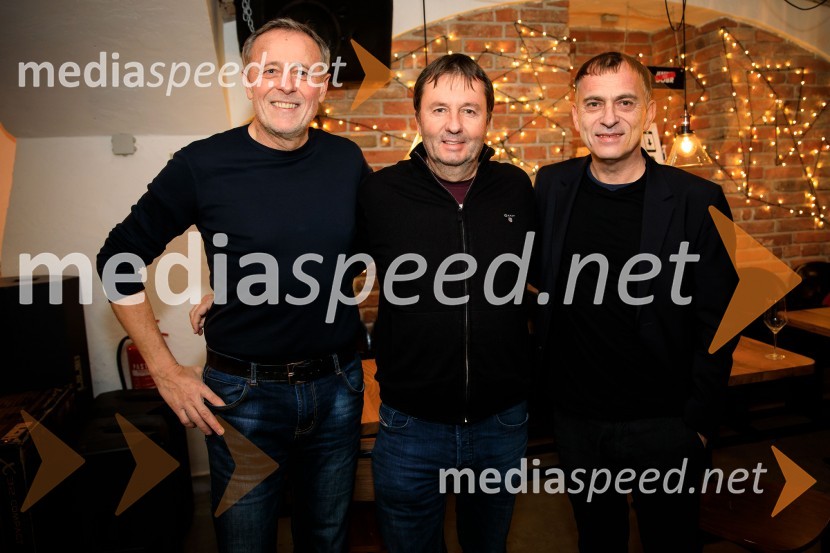  Marko Stopar;  Darjo Rot, direktor založbe Nika Records;  Blaž Peršin, direktor Muzeja in galerije mesta LjubljaneDruženje hišnih glasbenikov založbe Nika