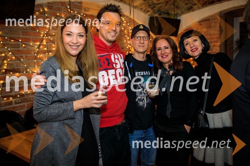  Neja Marković, NIKA records;  Boštjan Meglič, glasbenik, član skupine Siddharta;  Primož  Benko, glasbenik, član skupine Siddharta;  Mateja Lebič, NIKA records;  Irena BevkDruženje hišnih glasbenikov založbe Nika