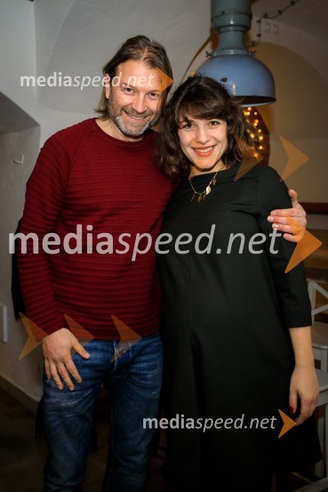  Miha Guštin-Gušti, glasbenik;  Sara Martinovič ZevnikDruženje hišnih glasbenikov založbe Nika