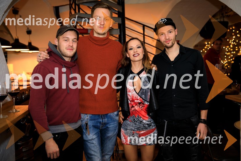 Druženje hišnih glasbenikov založbe Nika