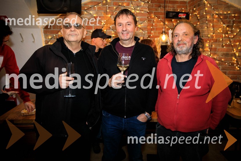  Igor Vidmar, novinar, glasbeni promotor, publicist, producent;  Darjo Rot, direktor založbe Nika Records;  Vojko Aleksič, zasedba Na lepem prijazniDruženje hišnih glasbenikov založbe Nika