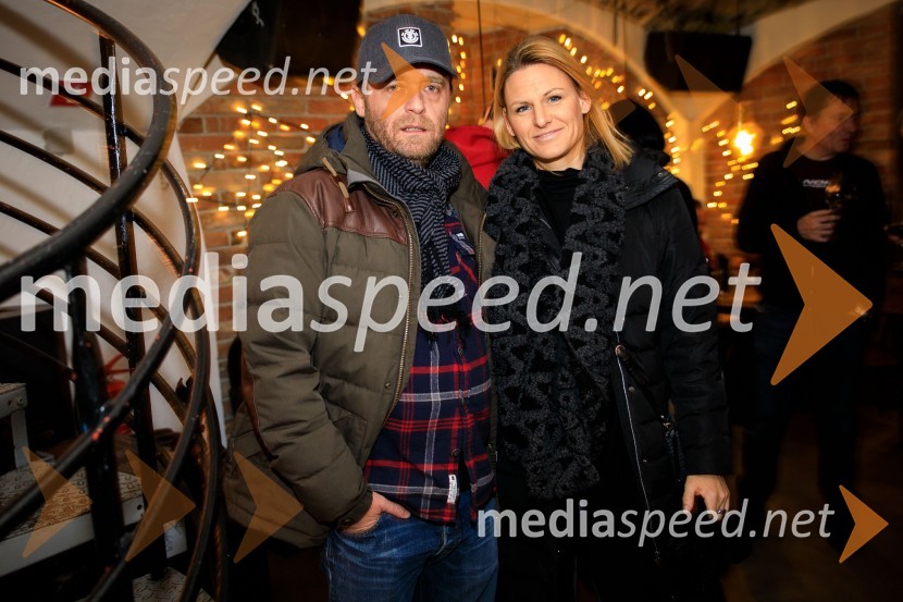  Grega Skočir, pevec, Big Foot Mama;  Polona KalanDruženje hišnih glasbenikov založbe Nika