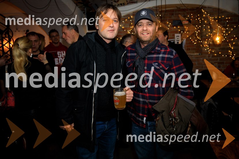  Zoran Čalić, kitarist skupine Big Foot Mama;  Grega Skočir, pevec, Big Foot MamaDruženje hišnih glasbenikov založbe Nika