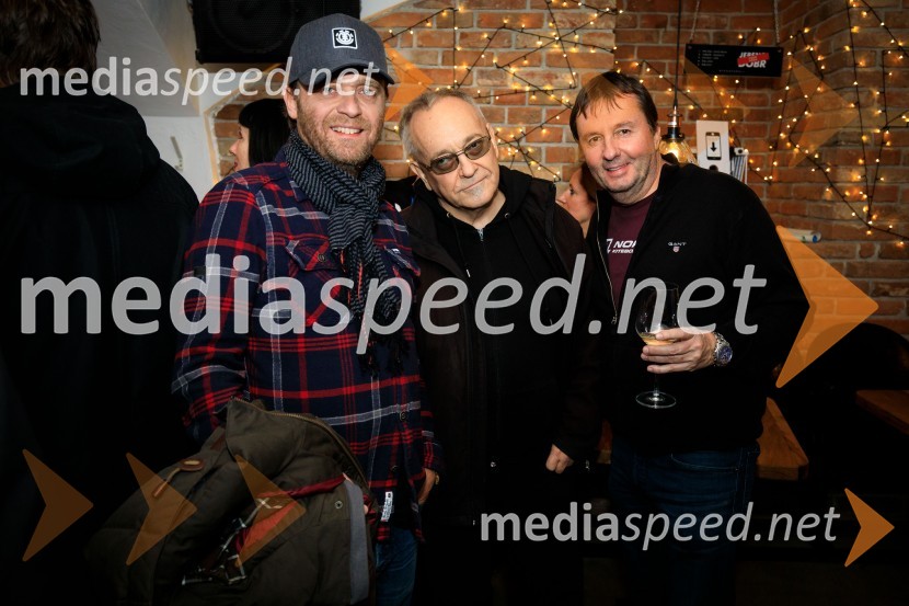  Grega Skočir, pevec, Big Foot Mama;  Igor Vidmar, novinar, glasbeni promotor, publicist, producent;  Darjo Rot, direktor založbe Nika RecordsDruženje hišnih glasbenikov založbe Nika