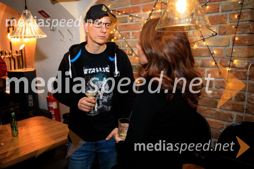  Primož  Benko, glasbenik, član skupine Siddharta;  Mateja Lebič, NIKA recordsDruženje hišnih glasbenikov založbe Nika