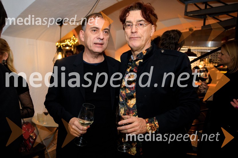  Blaž Peršin, direktor Muzeja in galerije mesta Ljubljane;  Goran Lisica Fox, direktor založbe Dallas recordsDruženje hišnih glasbenikov založbe Nika