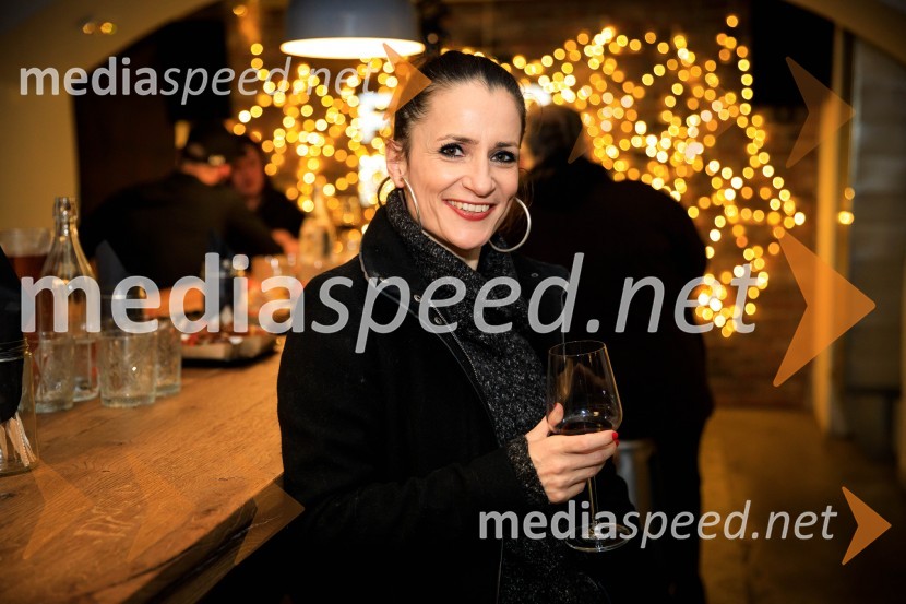  Emanuela Montanič, pianistkaDruženje hišnih glasbenikov založbe Nika