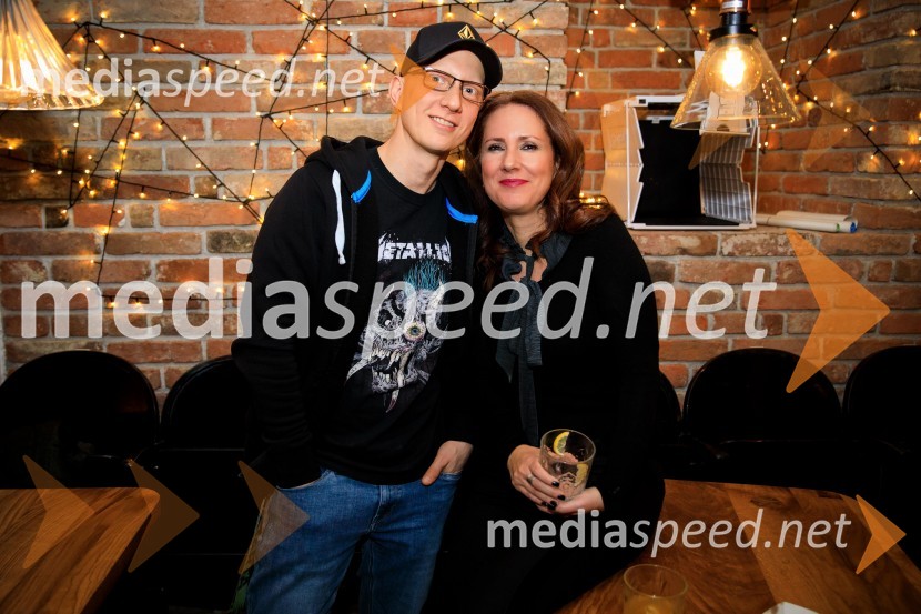  Primož  Benko, glasbenik, član skupine Siddharta;  Mateja Lebič, NIKA recordsDruženje hišnih glasbenikov založbe Nika