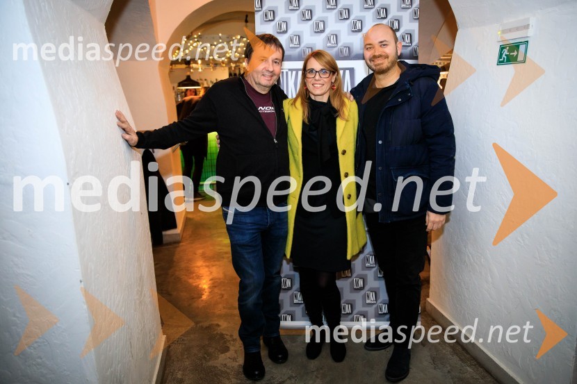  Darjo Rot, direktor založbe Nika Records;  ... ;  ... Druženje hišnih glasbenikov založbe Nika