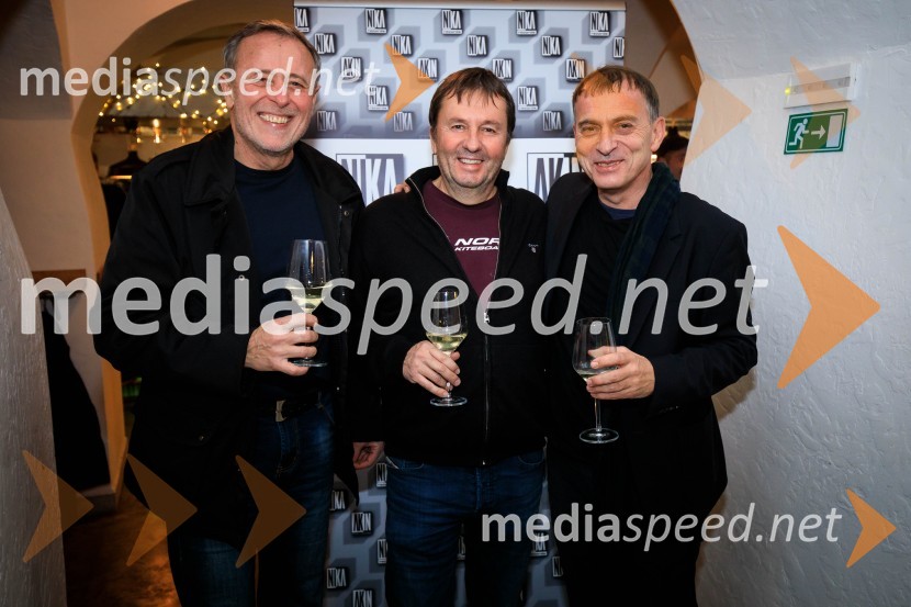  Marko Stopar;  Darjo Rot, direktor založbe Nika Records;  Blaž Peršin, direktor Muzeja in galerije mesta LjubljaneDruženje hišnih glasbenikov založbe Nika