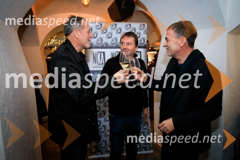  Marko Stopar;  Darjo Rot, direktor založbe Nika Records;  Blaž Peršin, direktor Muzeja in galerije mesta LjubljaneDruženje hišnih glasbenikov založbe Nika
