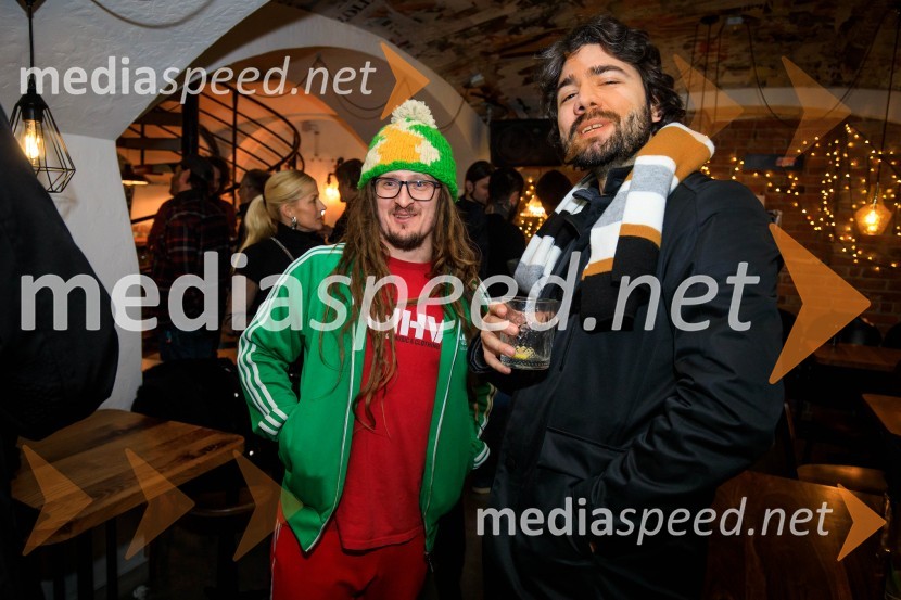  Mare Godnjavec - Jizah, radijski moderator;  Blaž GracarDruženje hišnih glasbenikov založbe Nika