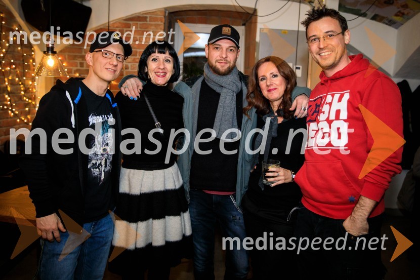  Primož  Benko, glasbenik, član skupine Siddharta;  Irena Bevk;  Tomi Meglič, glasbenik, pevec skupine Siddharta;  Mateja Lebič, NIKA records;  Boštjan Meglič, glasbenik, član skupine SiddhartaDruženje hišnih glasbenikov založbe Nika