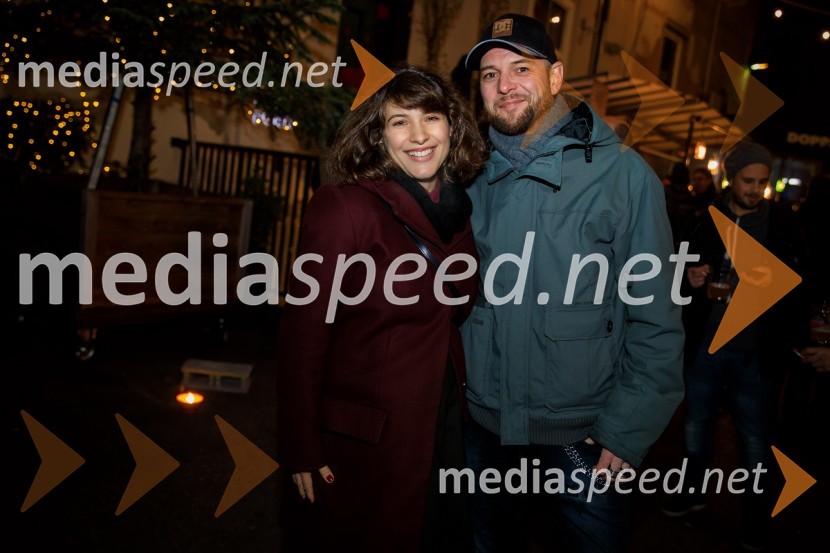  Sara  Martinovič Zevnik, založba Nika records;  Tomi Meglič, glasbenik, pevec skupine SiddhartaDruženje hišnih glasbenikov založbe Nika