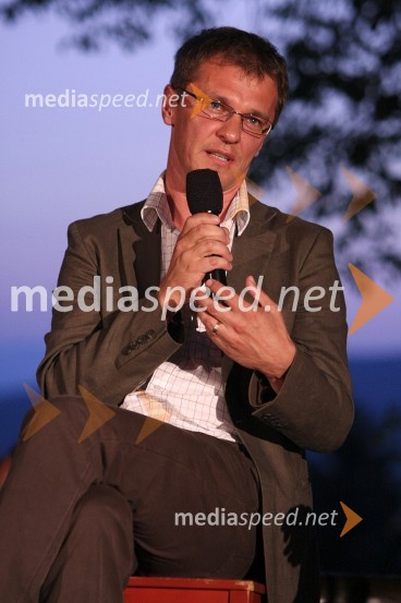 Štefan Kardoš, nominiranec za nagrado kresnik za roman Rizling polka

Podelitev nagrad kresnik 2008