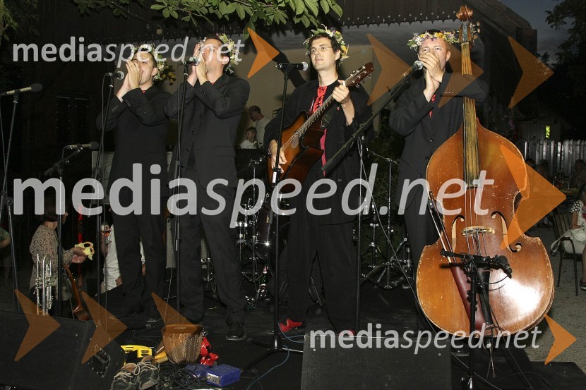 Glasbena skupina Same babePodelitev nagrad kresnik 2008