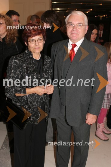 Psihiater spec. dr. Janko Predan, dr. med., s soprogo MajdoLabodje jezero, premiera baleta SNG Maribor