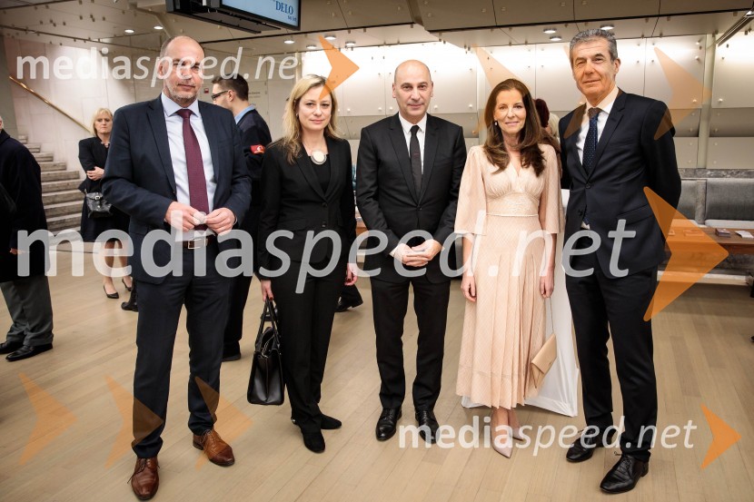  ... ;  Monika Kamenšek, direktorica oglasnega trženja, Delo, d.o.o.;  Marjan  Batagelj, predsednik upravnega odbora, Postojnska jama;  Katja Dolenc Batagelj, izvršna dirketorica trženja, Postojnska jama;  Stojan Petrič, predsednik uprave družbe FMRDelo 60 let