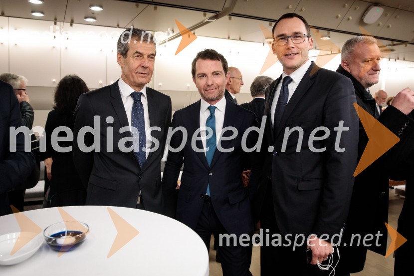  Stojan Petrič, predsednik uprave družbe FMR;  Tomaž Orešič, podpredsednik skupine Resalta;  Rasto Oderlap, direktor, podjetje Autocommerce d.o.o.Delo 60 let