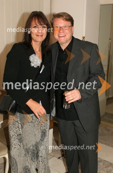 Živa Emeršic, urednica dokumentarnega programa TV Slovenija in koncertni mojster Saša OlenjukLabodje jezero, premiera baleta SNG Maribor