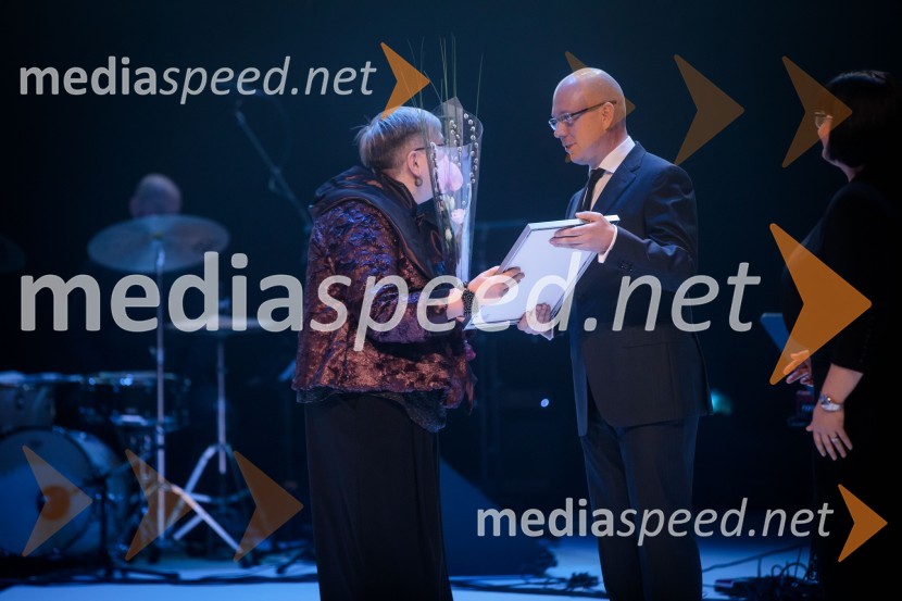 Zorana  Baković, novinarka;  Uroš Urbas, Odgovorni urednik časopisa Delo in Nedelo ter delo.siDelo 60 let