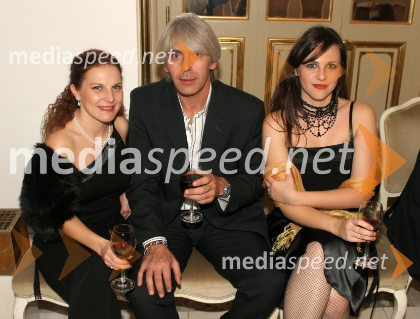 Sopranistka Petya Ivanova, plesni manager Stephane Fournial in sopranistka Mojca PotrčLabodje jezero, premiera baleta SNG Maribor