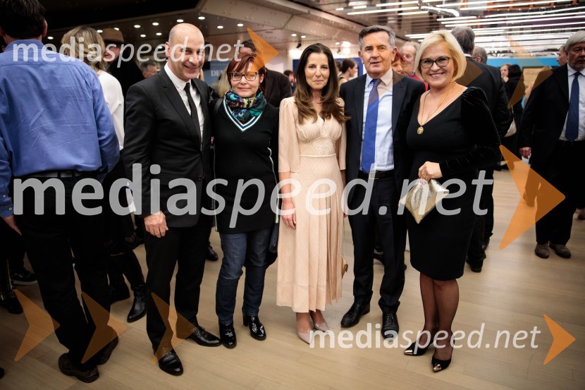  Marjan  Batagelj, predsednik upravnega odbora, Postojnska jama;  ... ;  Katja Dolenc Batagelj, izvršna dirketorica trženja, Postojnska jama;  ... ;  ... Delo 60 let