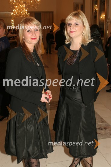 Anja Janžekovič in Darja Čižek iz marketinga SNG MariborLabodje jezero, premiera baleta SNG Maribor