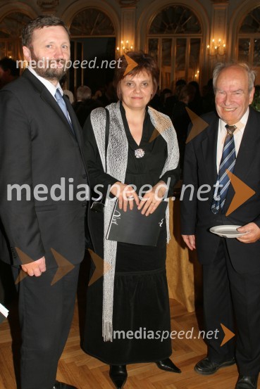 Dr. Ivan Žagar, minister za lokalno samoupravo in regionalni razvoj s soprogo Herto ter prof. dr. Edvard GlaserLabodje jezero, premiera baleta SNG Maribor