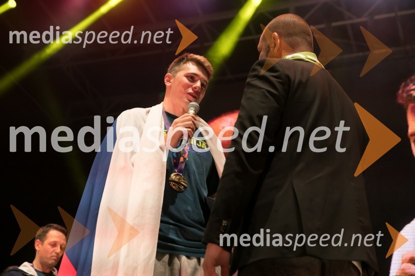  Luka  Dončić, košarkarLuka Dončić, košarkar