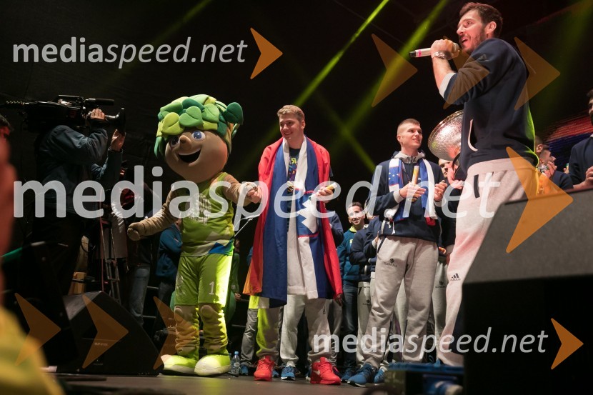  Luka  Dončić, košarkarLuka Dončić, košarkar