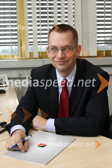 Dr. Peter Groznik, direktor naložbenega sektorja v družbi KD Skladi, d. o. o.Dr. Peter Groznik, direktor naložbenega sektorja v družbi KD Skladi, d. o. o.