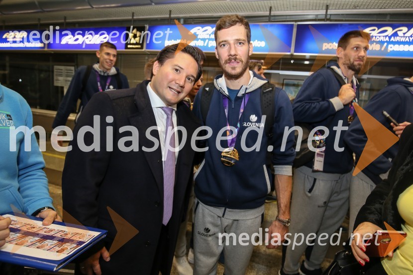 dr. Arno Schuster, direktor, Adria Airways;  Goran Dragić, košarkarGoran Dragić, košarkar