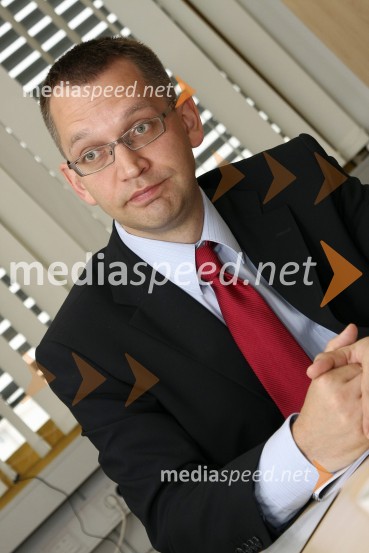 Dr. Peter Groznik, direktor naložbenega sektorja v družbi KD Skladi, d. o. o.Dr. Peter Groznik, direktor naložbenega sektorja v družbi KD Skladi, d. o. o.