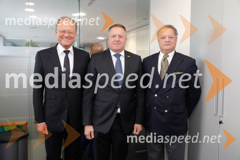  Janez  Škrabec, direktor Riko d.o.o., predsednik Slovensko-ruskega poslovnega sveta, častni konzul Belorusije;  Zdravko Počivalšek, minister za gospodarski razvoj in tehnologijo;  Anton Papež, direktor Interenerga in častni konzul MalezijeSrečanje članov slovenskega konzularnega zbora z ministrom Počivalškom