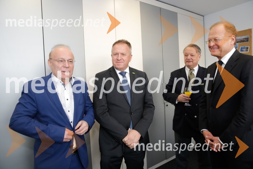  ... ;  Zdravko Počivalšek, minister za gospodarski razvoj in tehnologijo;  ... ;  Janez  Škrabec, direktor Riko d.o.o., predsednik Slovensko-ruskega poslovnega sveta, častni konzul BelorusijeSrečanje članov slovenskega konzularnega zbora z ministrom Počivalškom