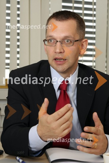 Dr. Peter Groznik, direktor naložbenega sektorja v družbi KD Skladi, d. o. o.Dr. Peter Groznik, direktor naložbenega sektorja v družbi KD Skladi, d. o. o.