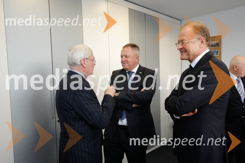  ... ;  Zdravko Počivalšek, minister za gospodarski razvoj in tehnologijo;  Janez  Škrabec, direktor Riko d.o.o., predsednik Slovensko-ruskega poslovnega sveta, častni konzul BelorusijeSrečanje članov slovenskega konzularnega zbora z ministrom Počivalškom