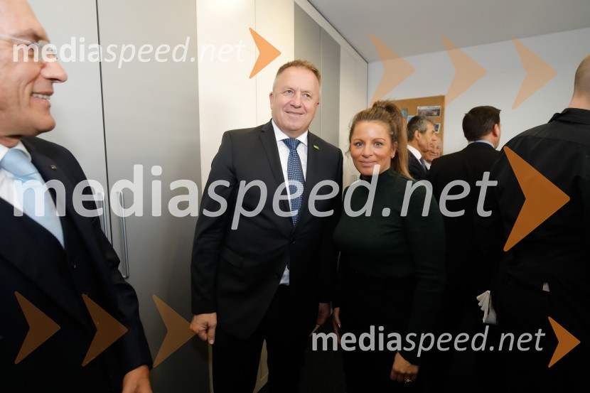  Zdravko Počivalšek, minister za gospodarski razvoj in tehnologijo;  ... Srečanje članov slovenskega konzularnega zbora z ministrom Počivalškom