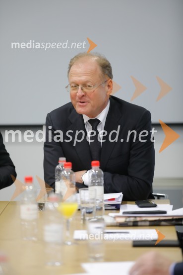  Janez  Škrabec, direktor Riko d.o.o., predsednik Slovensko-ruskega poslovnega sveta, častni konzul BelorusijeSrečanje članov slovenskega konzularnega zbora z ministrom Počivalškom